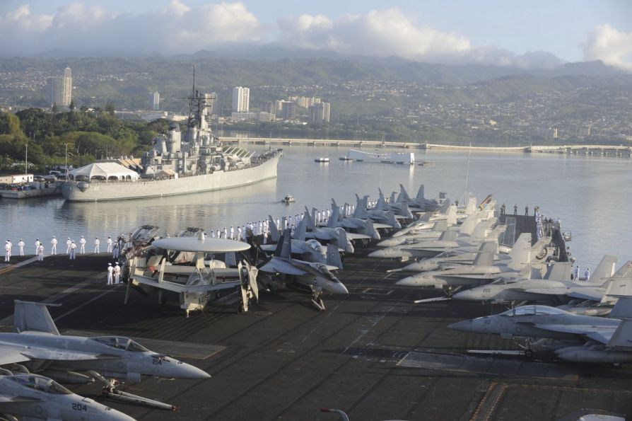 Палуба авианосца CVN-68 USS класса Nimitz