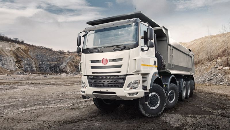 Самосвал Phoenix T158-8P6R56.261 в карьере