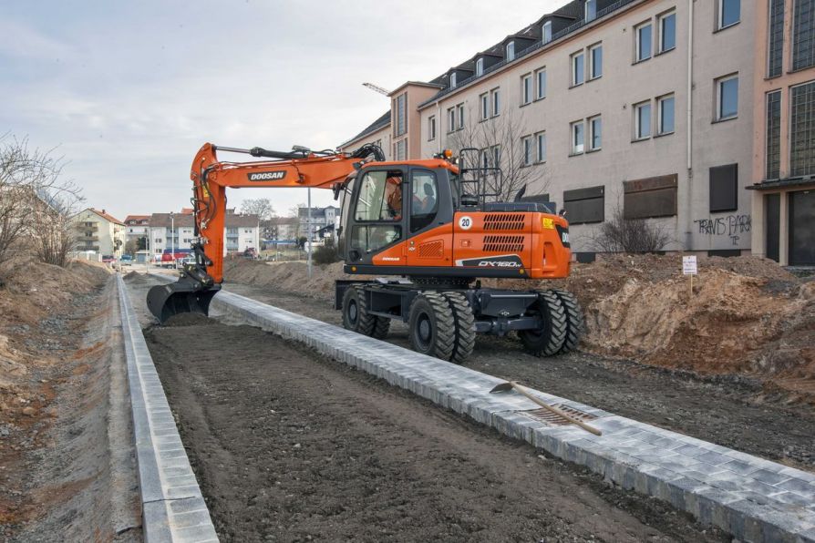 Колесный экскаватор Doosan DX190W-5 для дорожных и коммунальных работ