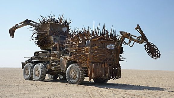 Автомобильный экскаватор Стервятников из Mad Max 