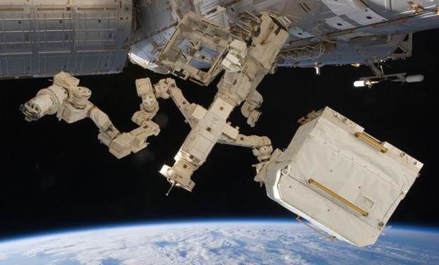 Космический кран Canadarm2