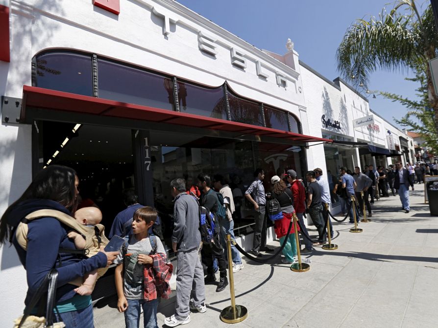 Очередь за элктрокарами Tesla