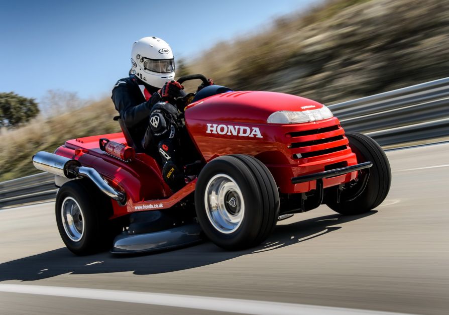 Самая быстрая в мире газонокосилка Honda Mean Mower