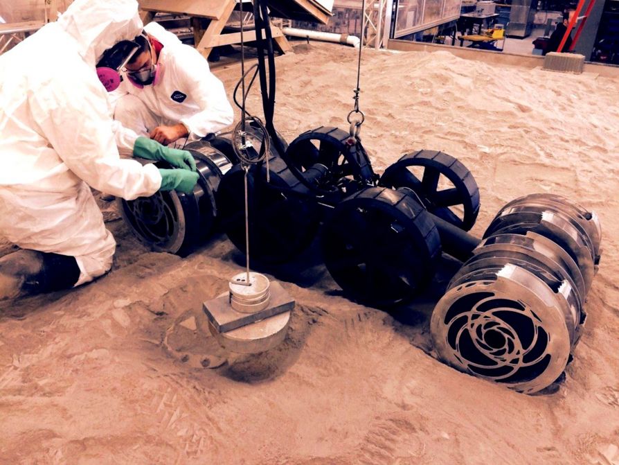 Землеройный робот для Марса Advanced Surface Systems Operations Robot (RASSOR)